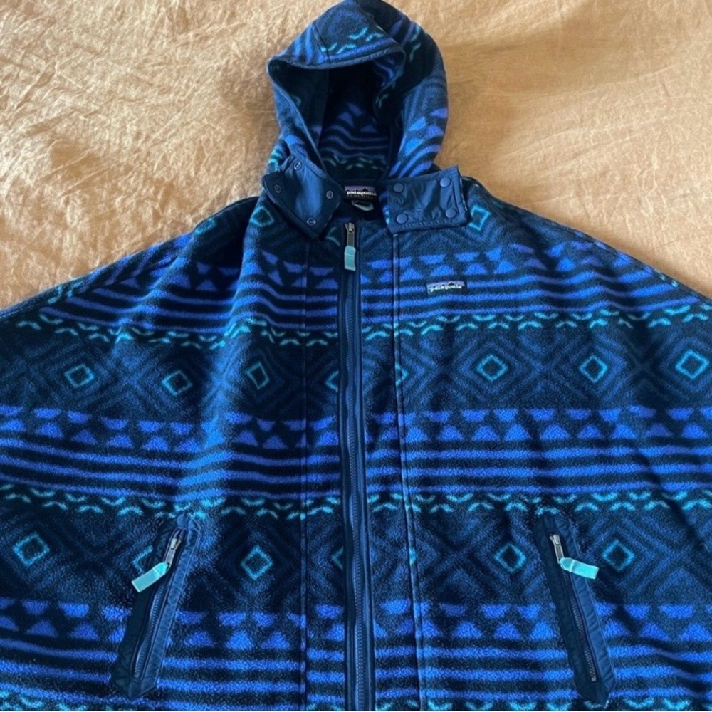 Patagonia Synchilla Navy and Teal Geometric Fleece